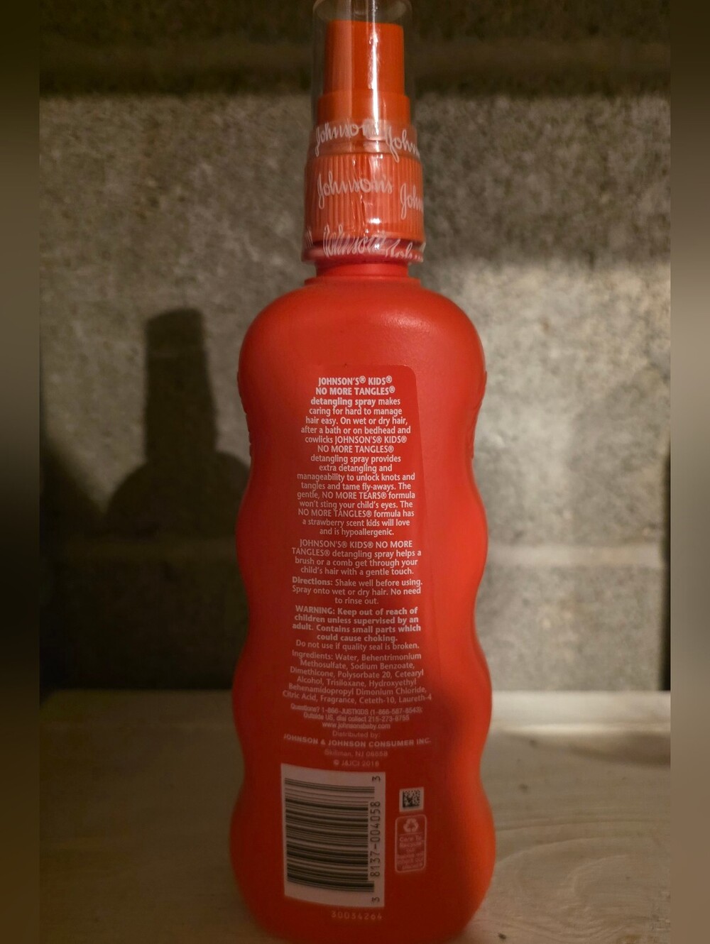 Red No More Tangles Detangling Spray - Sun-Ripened Strawberry - Picture 2 of 3